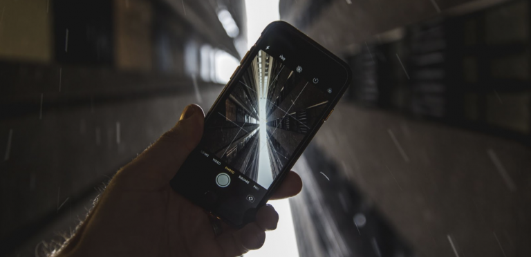 Inégalités Dans L'usage Et L'acces Aux Technologies Numeriques